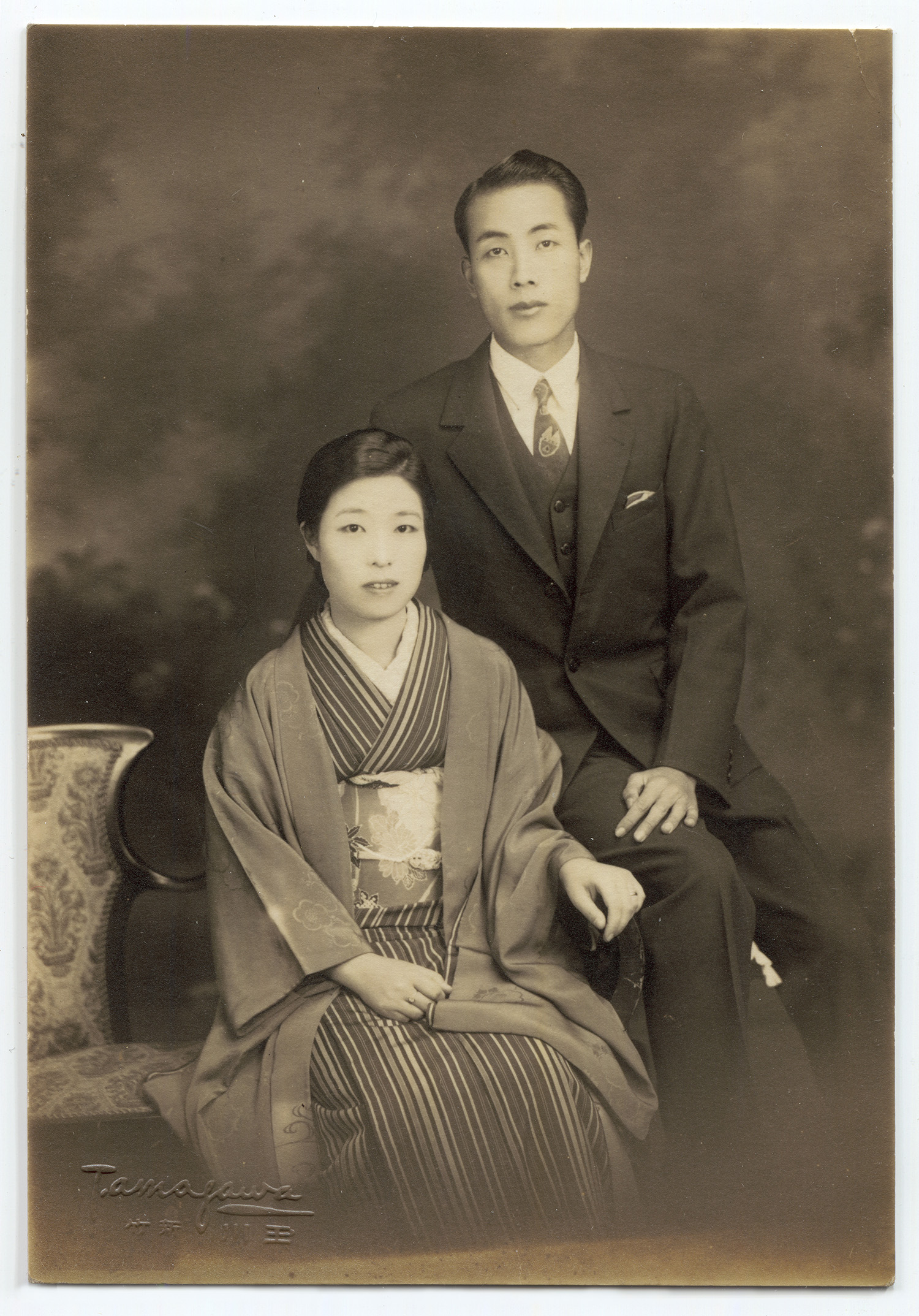 約1932年 何德來與新婚妻子秀子攝於新竹玉川照相館

藝術家家屬收藏